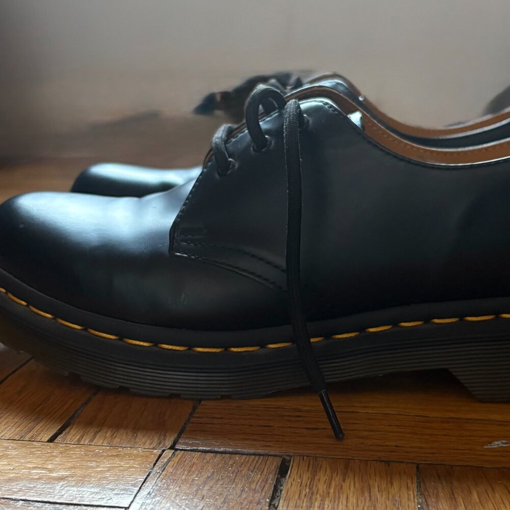 Shiny Black leather Dr. Martens Oxford Shoe Women's size 9 - Picture 2 of 3